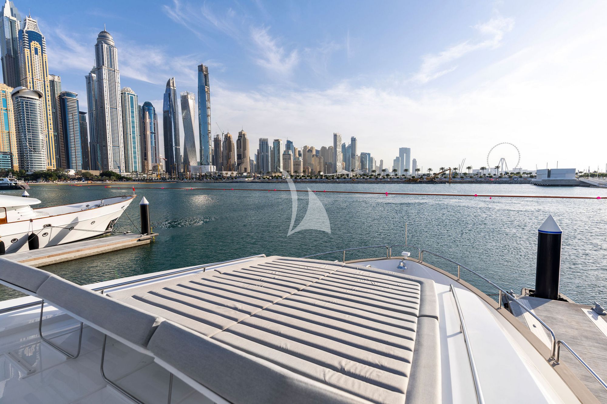 NEW EDGE Sunseeker 95 - foredeck bronzing area